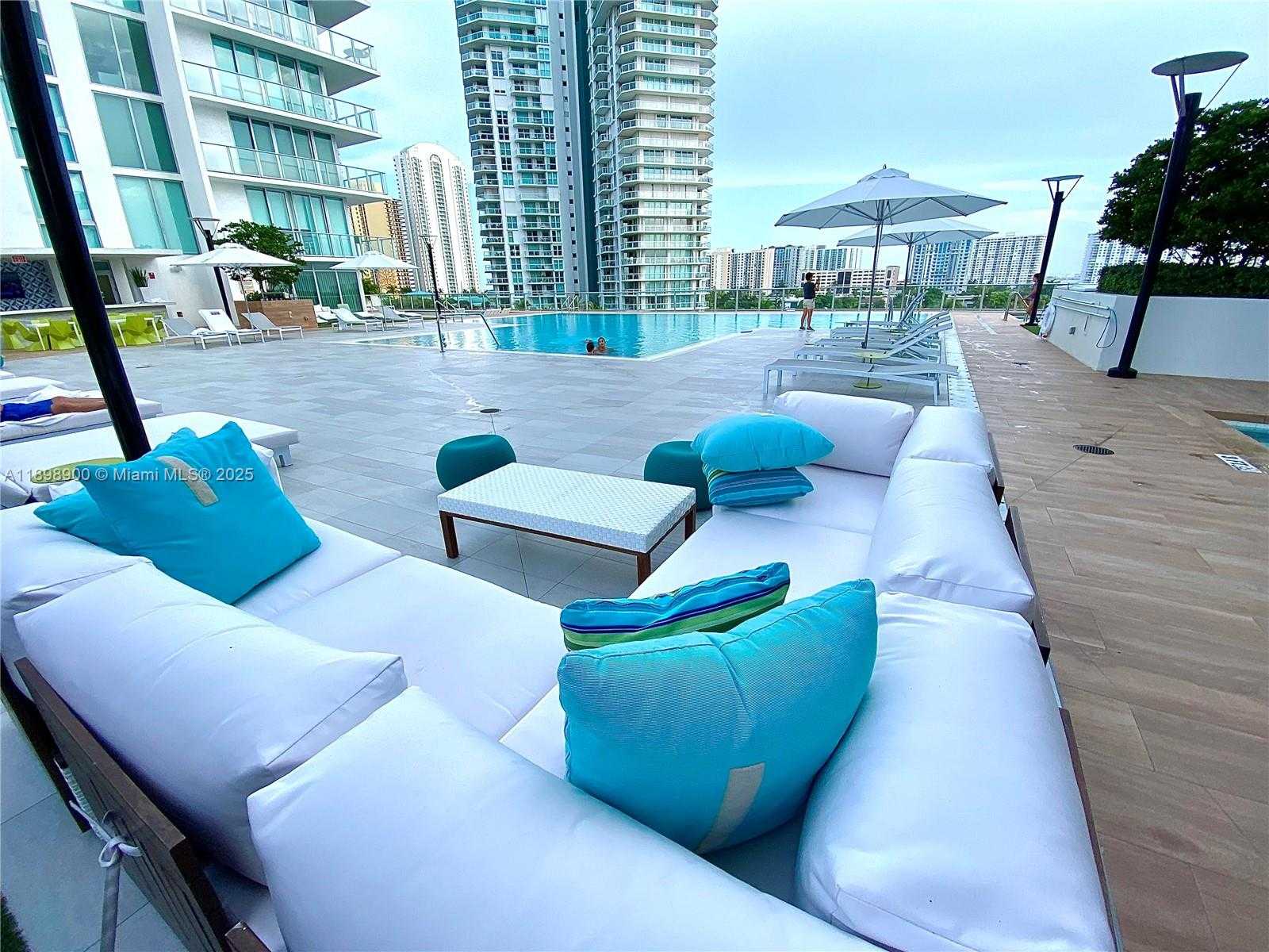 Imagen de Pequeño Objeto