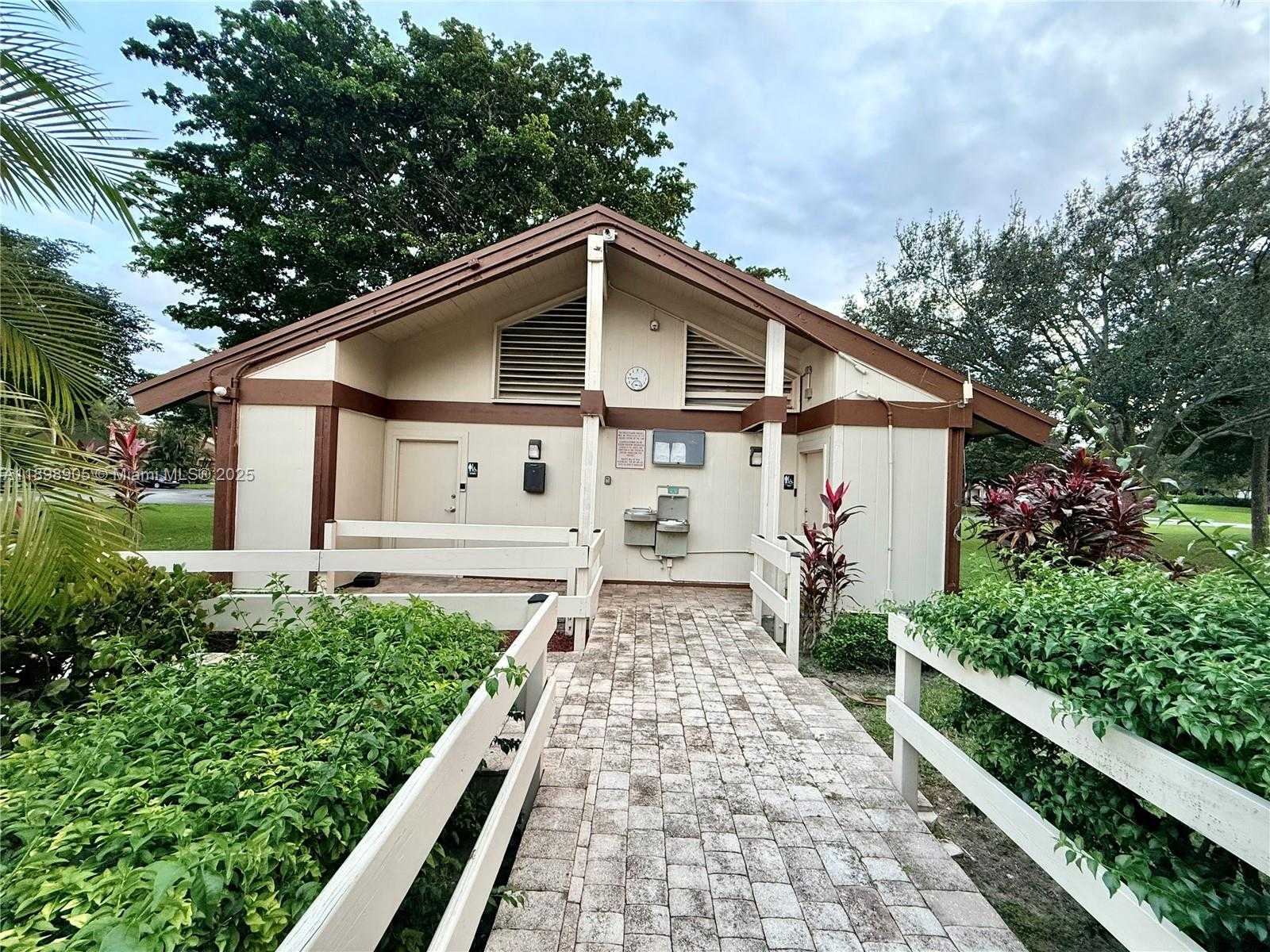 Small Image of 22279 WOODBORN DR, Boca Raton Number 15