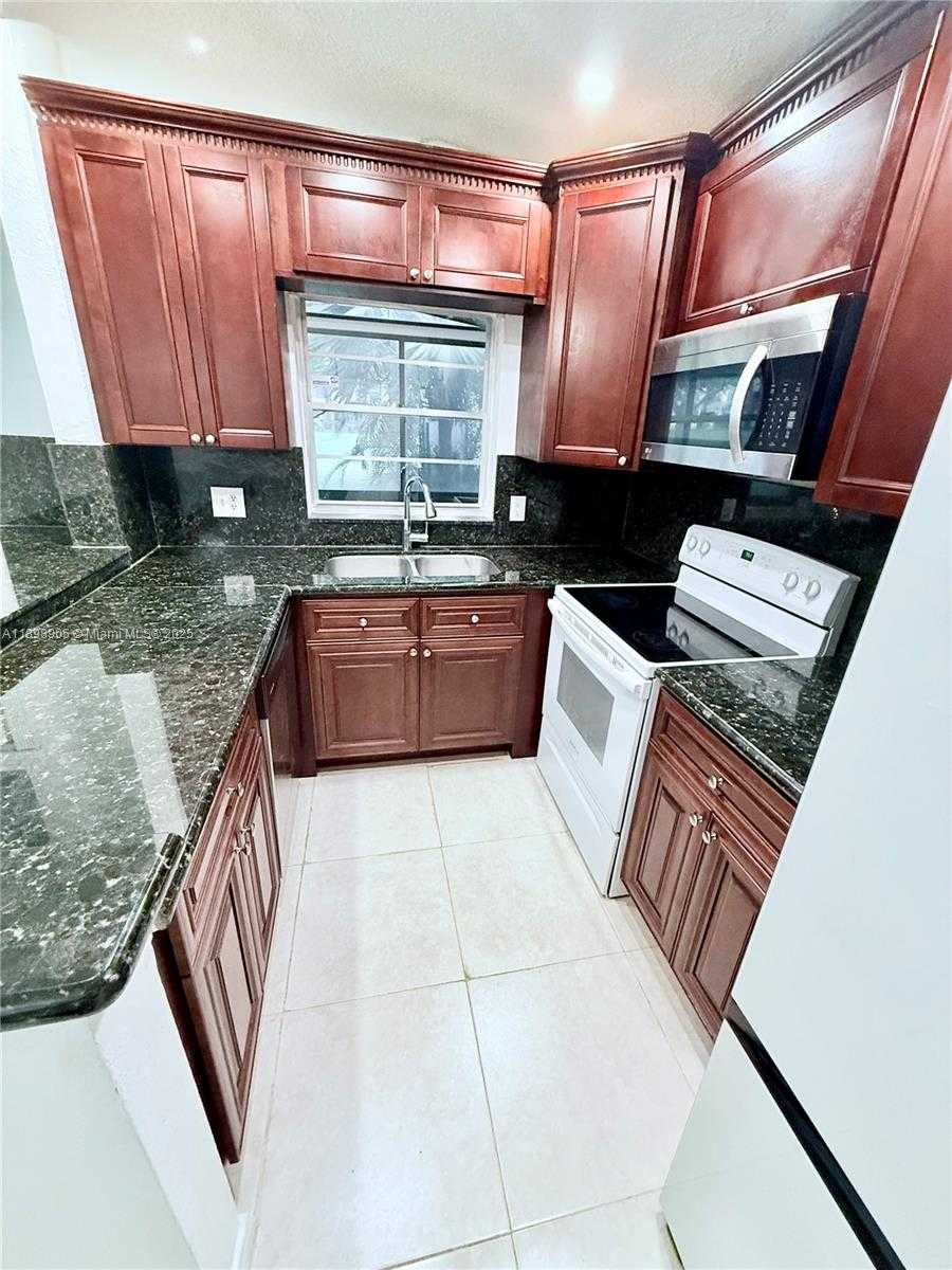 Small Image of 22279 WOODBORN DR, Boca Raton Number 4