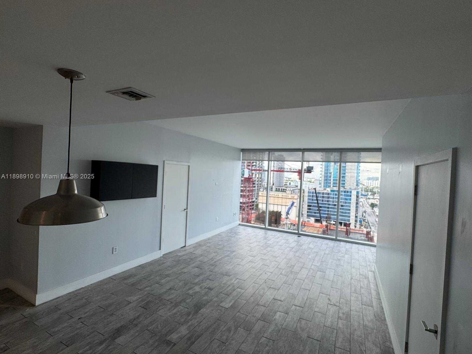 Small Image of 1040 BISCAYNE BLVD #1106, Miami Number 10