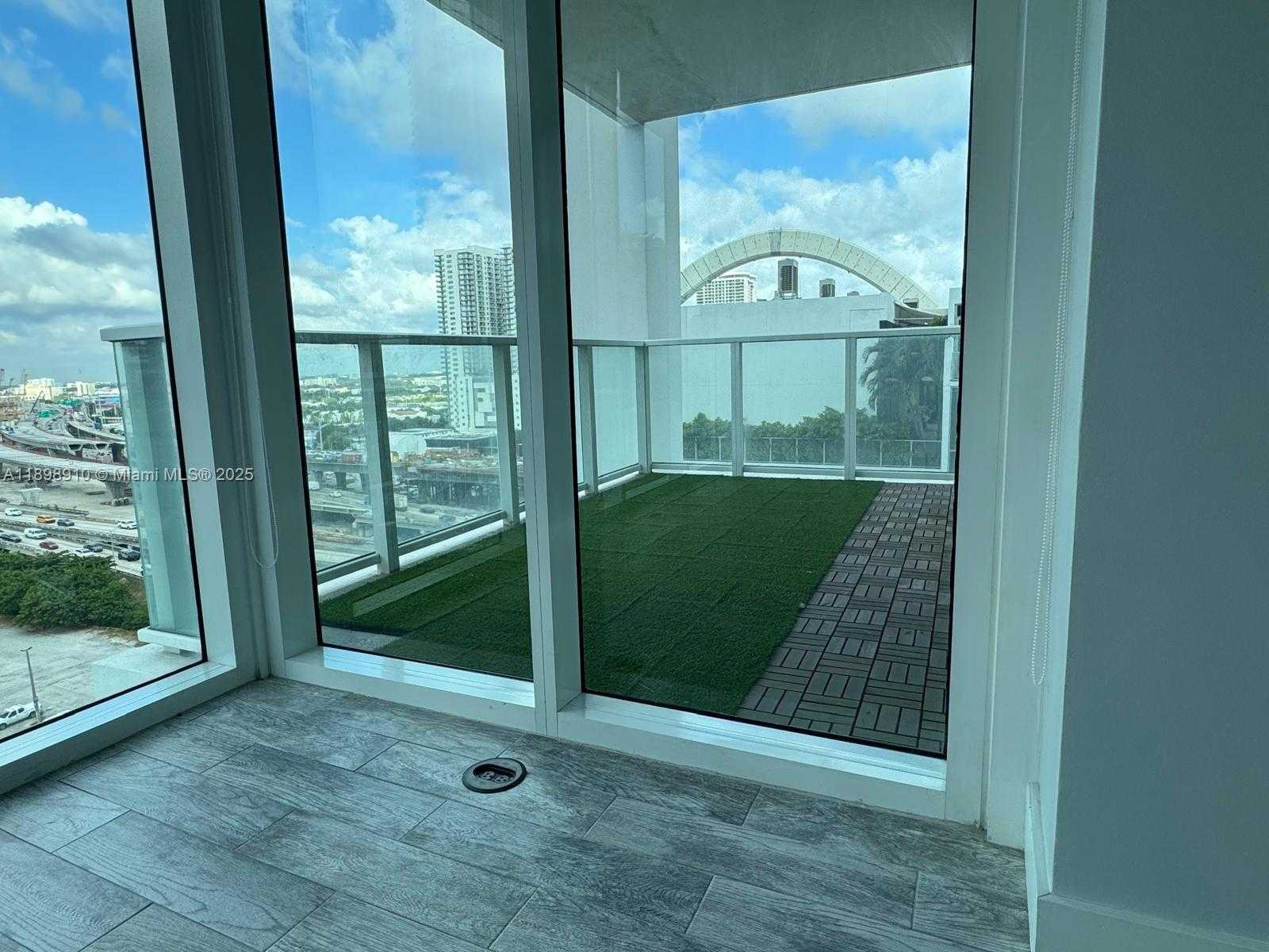 Small Image of 1040 BISCAYNE BLVD #1106, Miami Number 12
