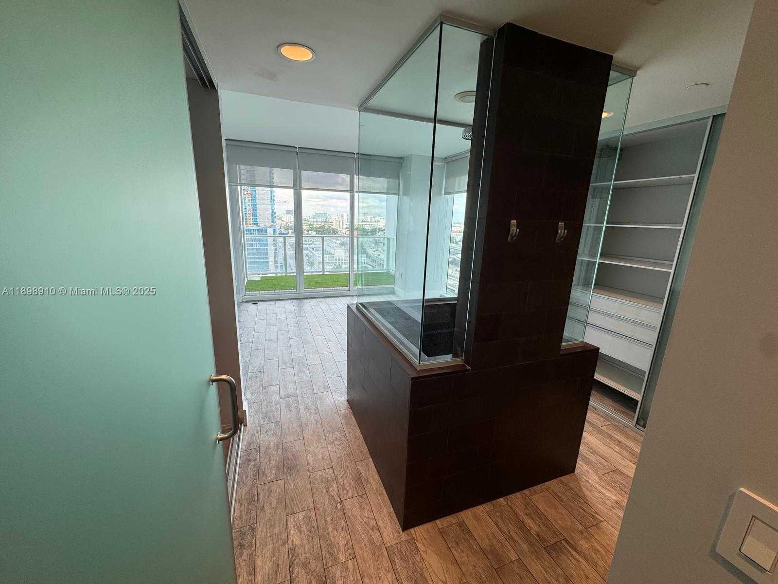 Small Image of 1040 BISCAYNE BLVD #1106, Miami Number 15