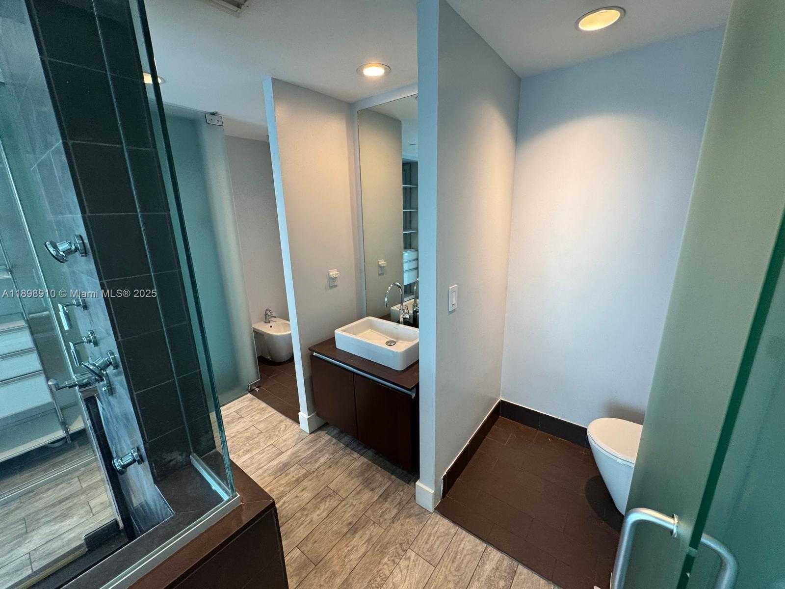 Small Image of 1040 BISCAYNE BLVD #1106, Miami Number 16