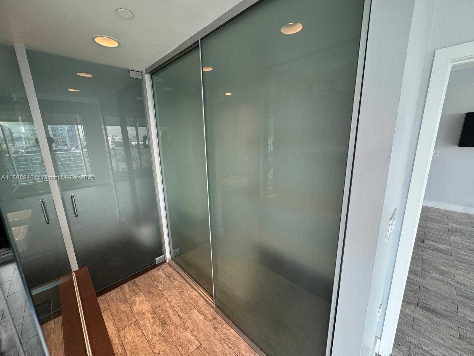 Small Image of 1040 BISCAYNE BLVD #1106, Miami Number 17