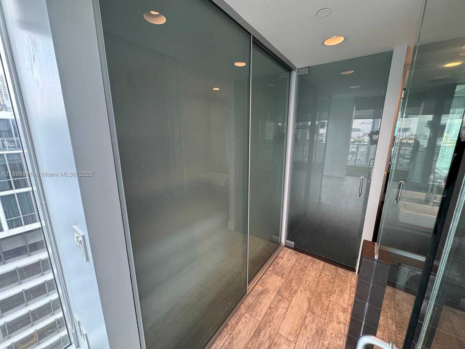 Small Image of 1040 BISCAYNE BLVD #1106, Miami Number 18