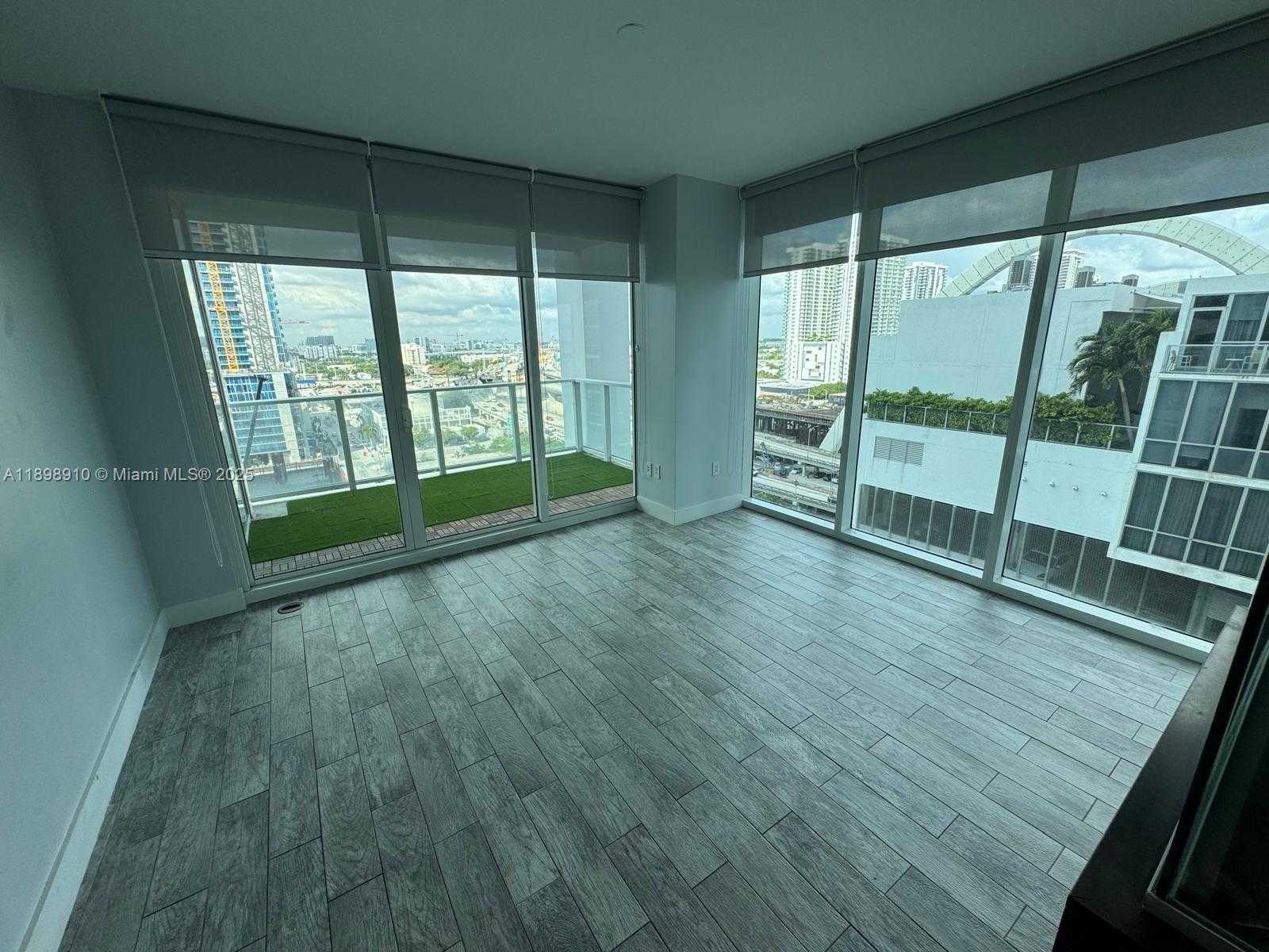 Small Image of 1040 BISCAYNE BLVD #1106, Miami Number 21