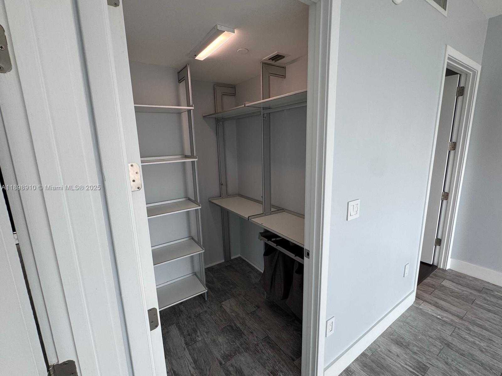 Small Image of 1040 BISCAYNE BLVD #1106, Miami Number 24