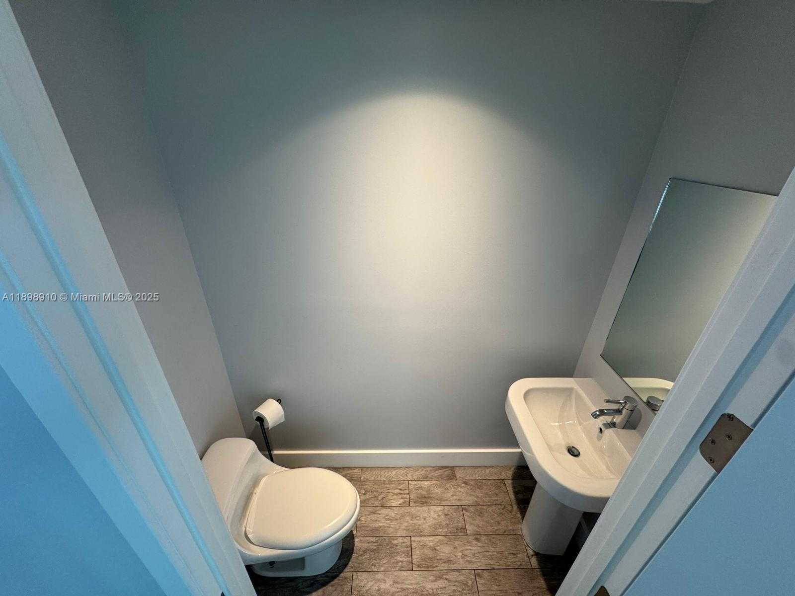 Small Image of 1040 BISCAYNE BLVD #1106, Miami Number 25