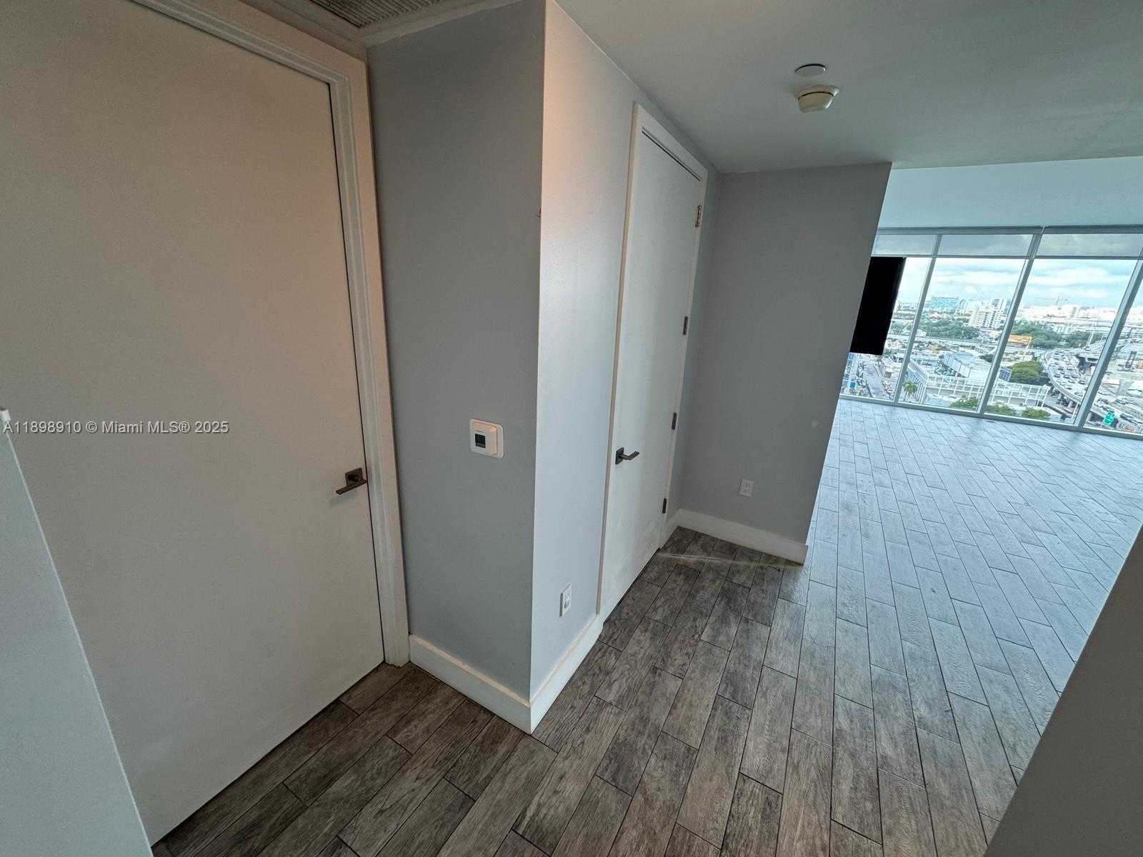 Small Image of 1040 BISCAYNE BLVD #1106, Miami Number 7