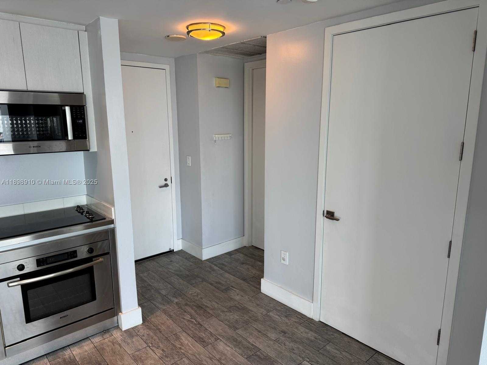 Small Image of 1040 BISCAYNE BLVD #1106, Miami Number 8