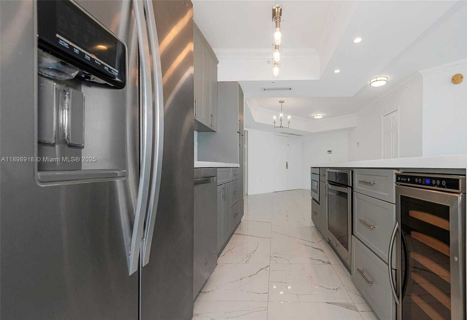 Small Image of 6301 COLLINS AVE #1107, Miami Beach Number 21