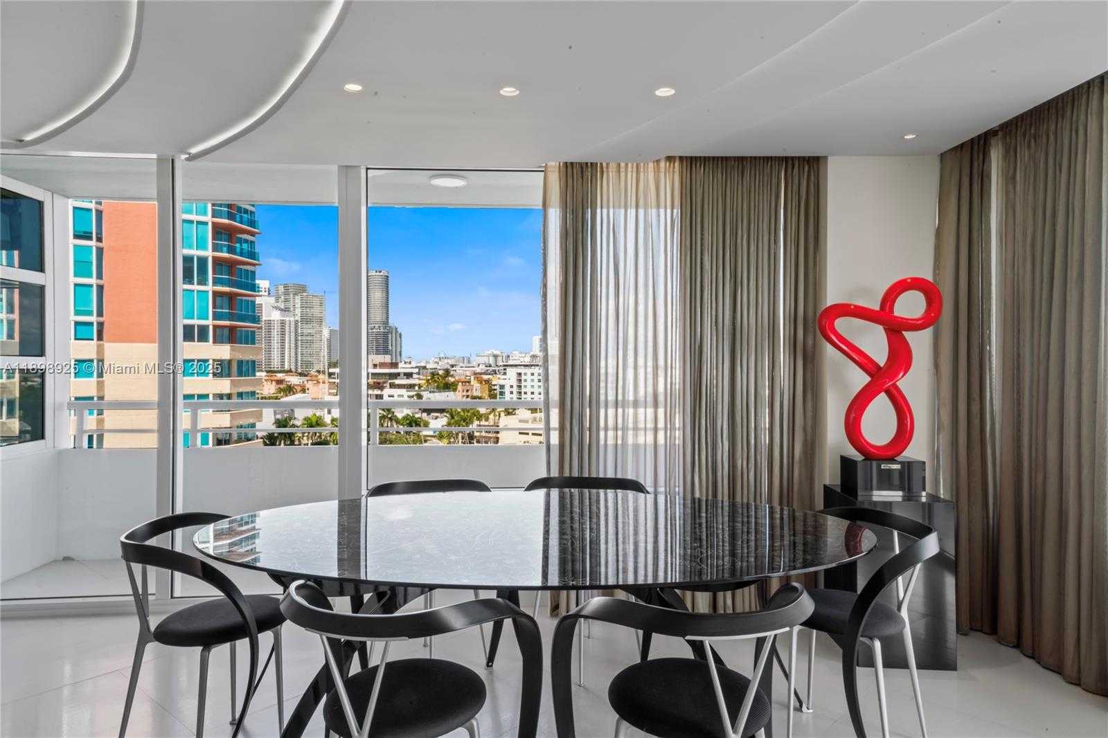 Small Image of 400 SOUTH POINTE DR #910, Miami Beach Number 10