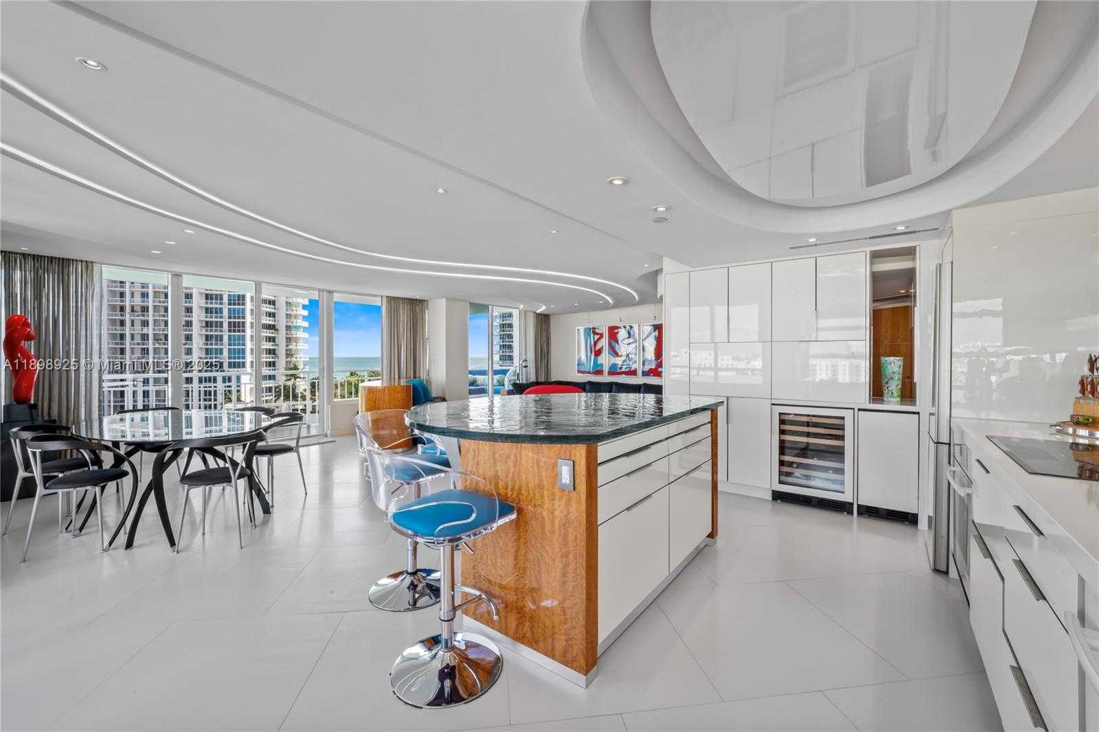 Small Image of 400 SOUTH POINTE DR #910, Miami Beach Number 11