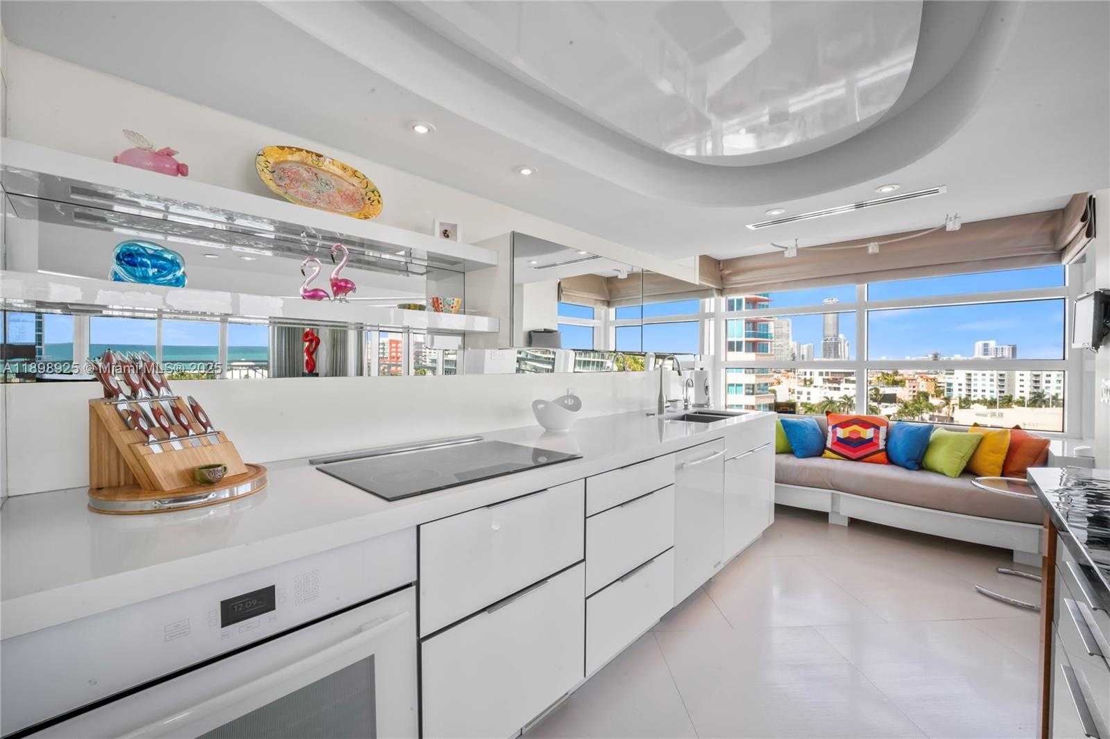 Small Image of 400 SOUTH POINTE DR #910, Miami Beach Number 13