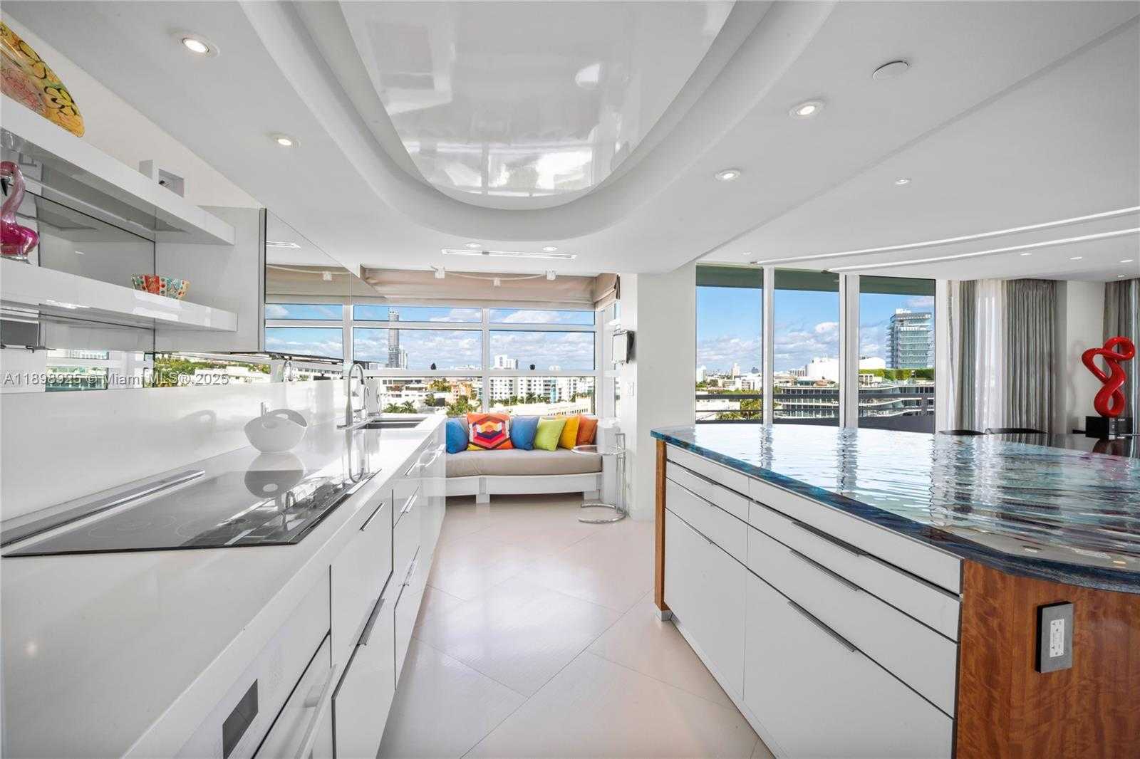 Small Image of 400 SOUTH POINTE DR #910, Miami Beach Number 14