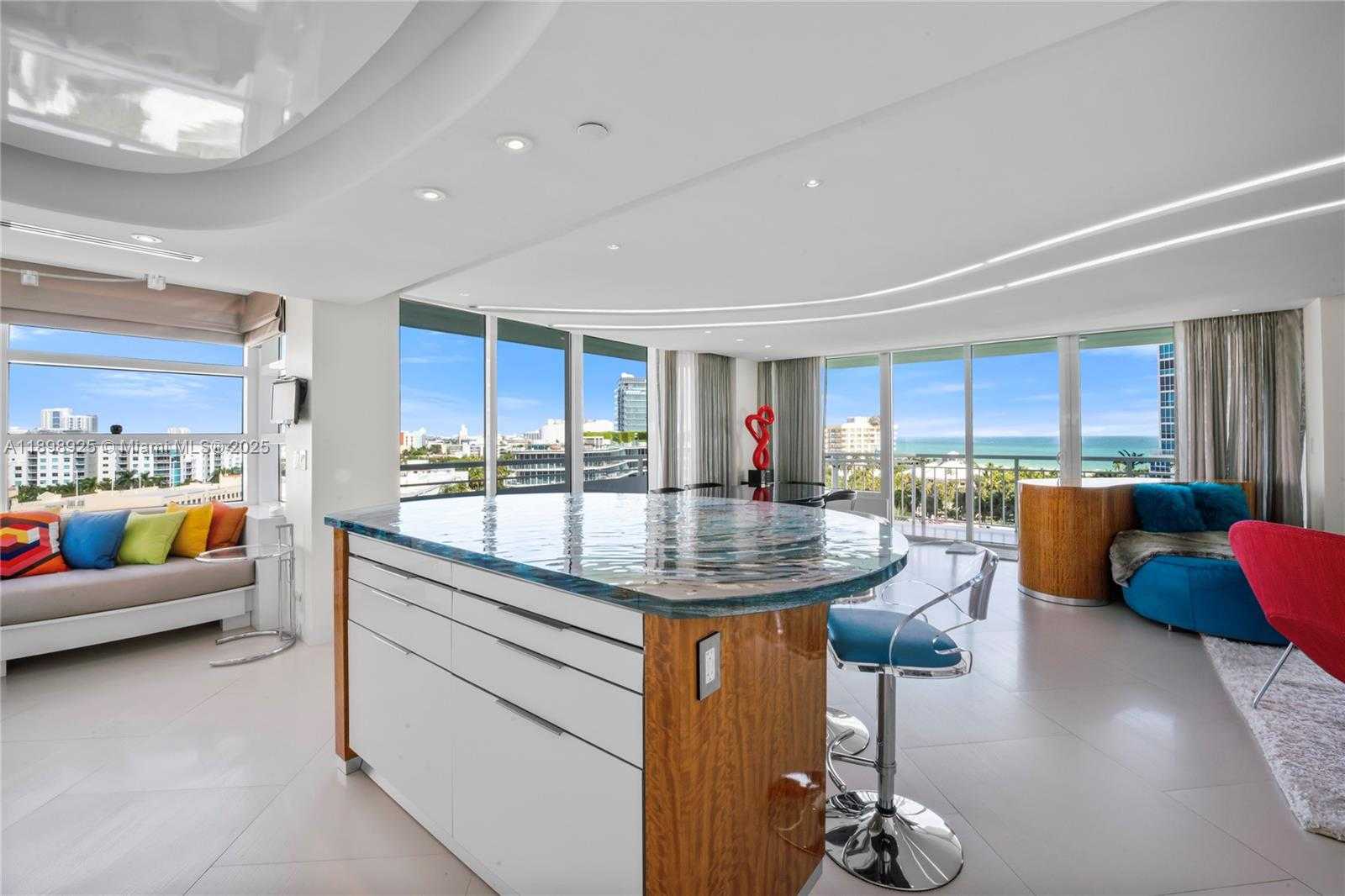 Small Image of 400 SOUTH POINTE DR #910, Miami Beach Number 15