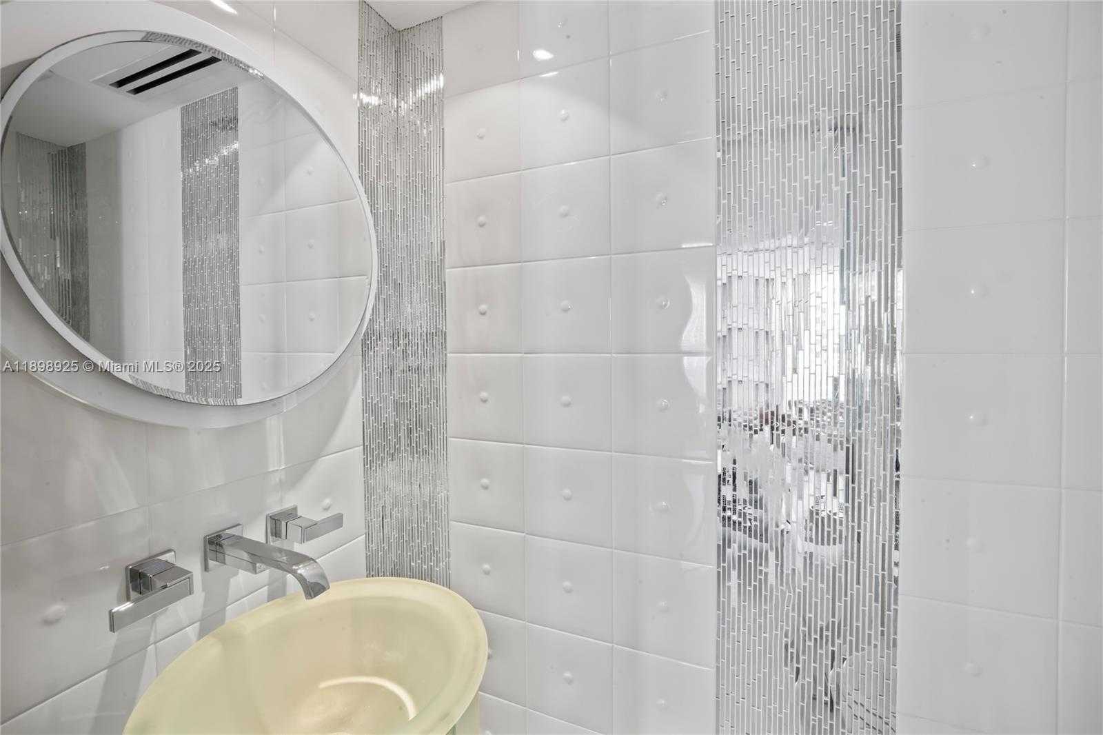 Small Image of 400 SOUTH POINTE DR #910, Miami Beach Number 20