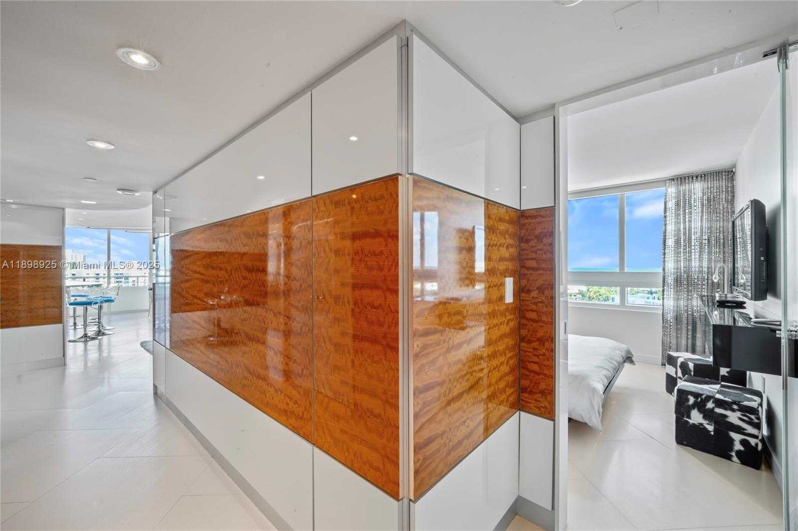 Small Image of 400 SOUTH POINTE DR #910, Miami Beach Number 22