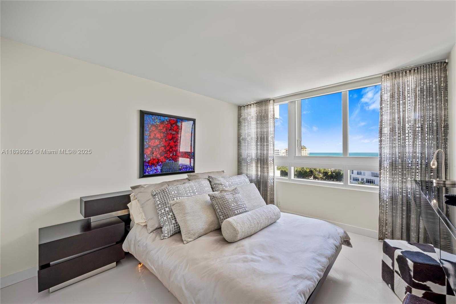 Small Image of 400 SOUTH POINTE DR #910, Miami Beach Number 24
