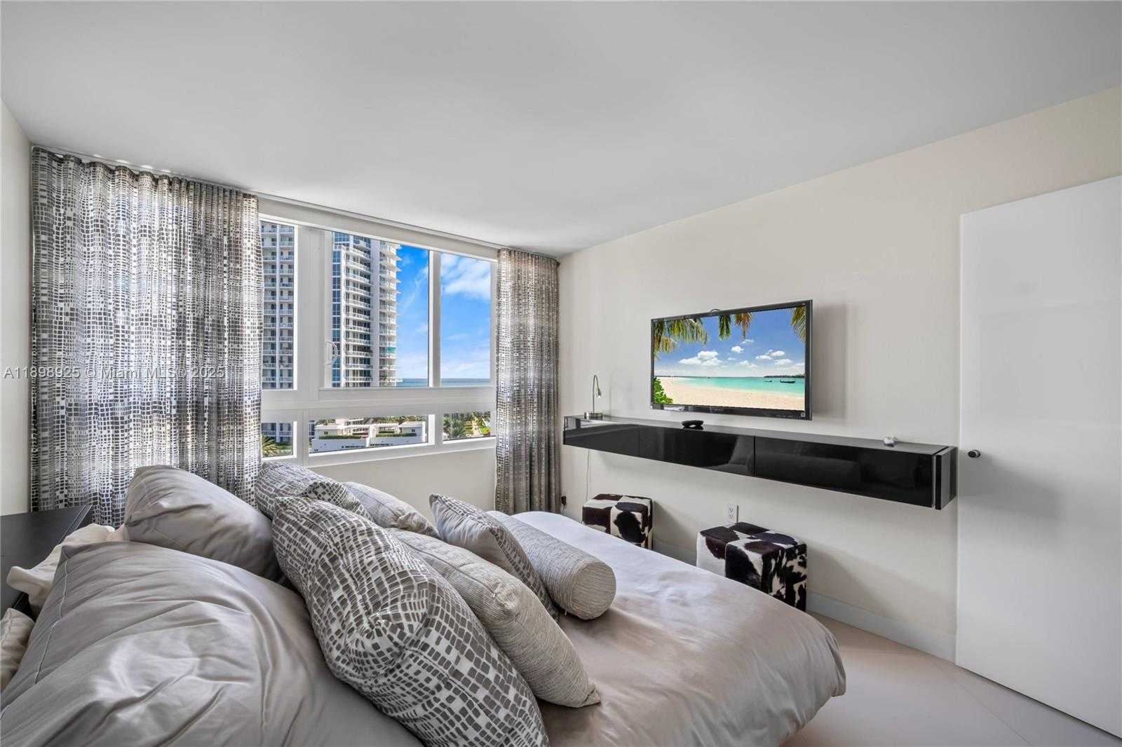 Small Image of 400 SOUTH POINTE DR #910, Miami Beach Number 25