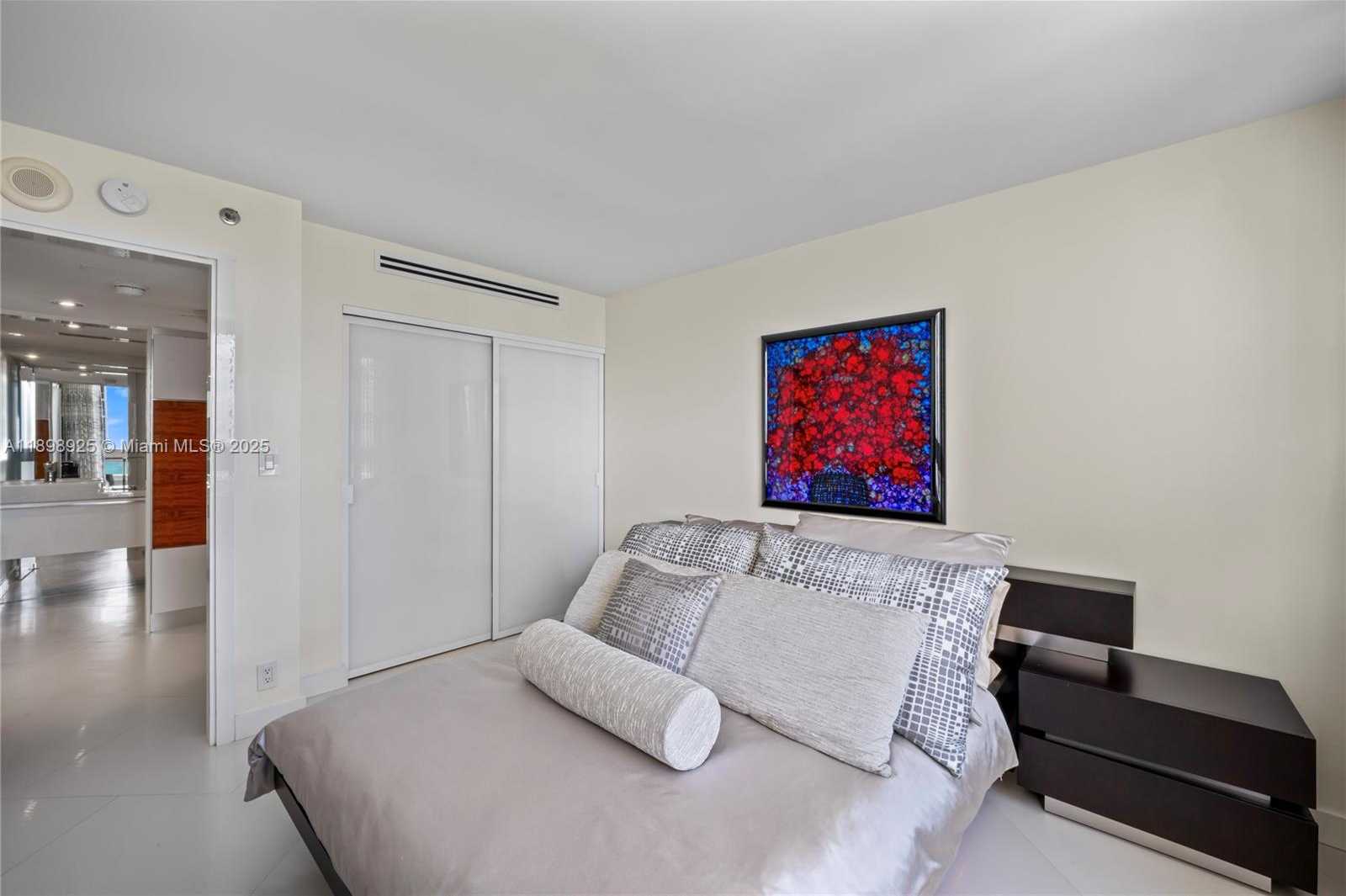 Small Image of 400 SOUTH POINTE DR #910, Miami Beach Number 26