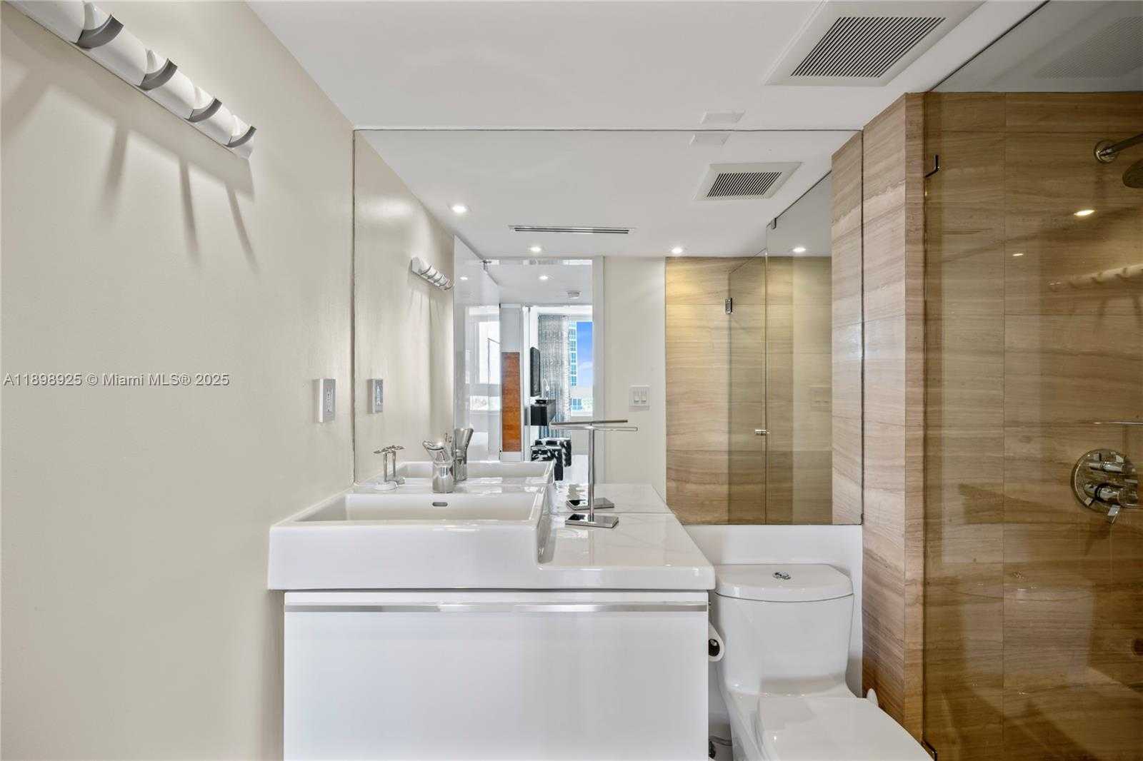 Small Image of 400 SOUTH POINTE DR #910, Miami Beach Number 28