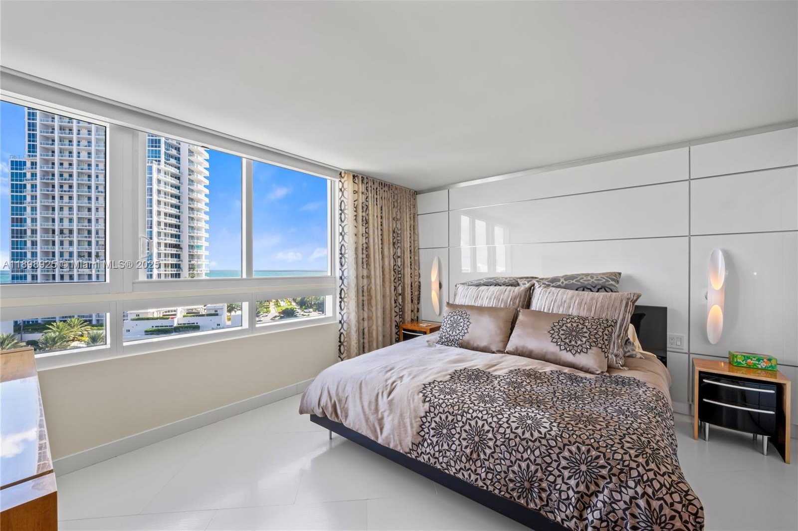 Small Image of 400 SOUTH POINTE DR #910, Miami Beach Number 29