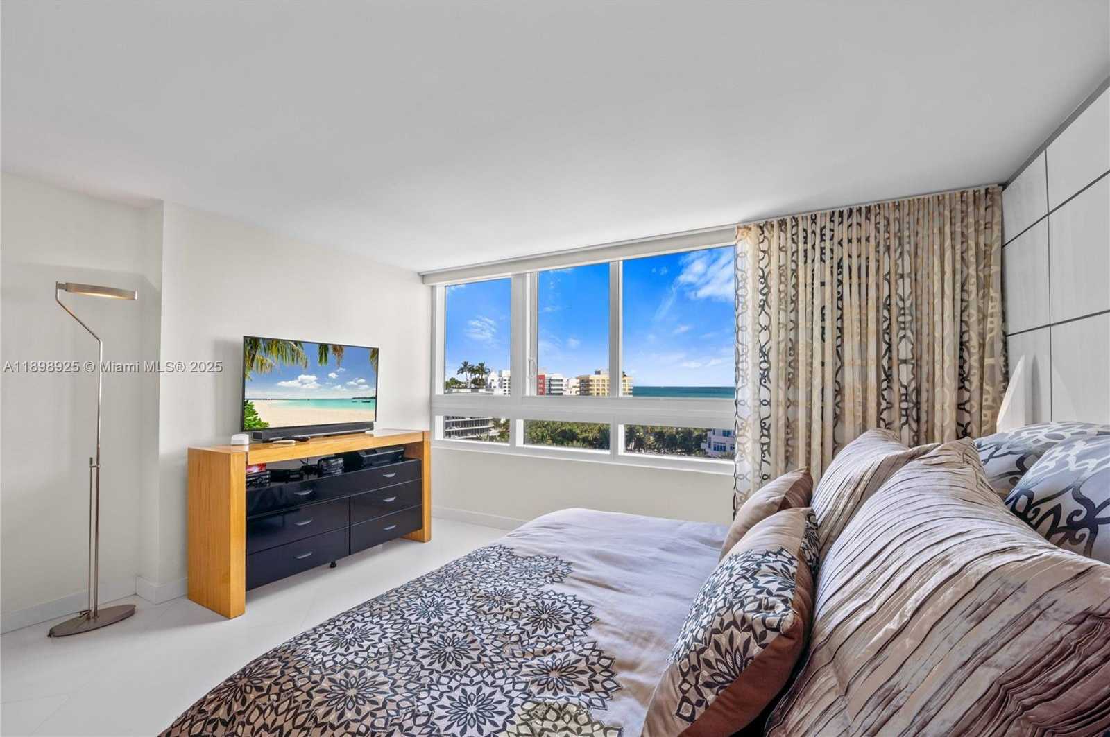 Small Image of 400 SOUTH POINTE DR #910, Miami Beach Number 31