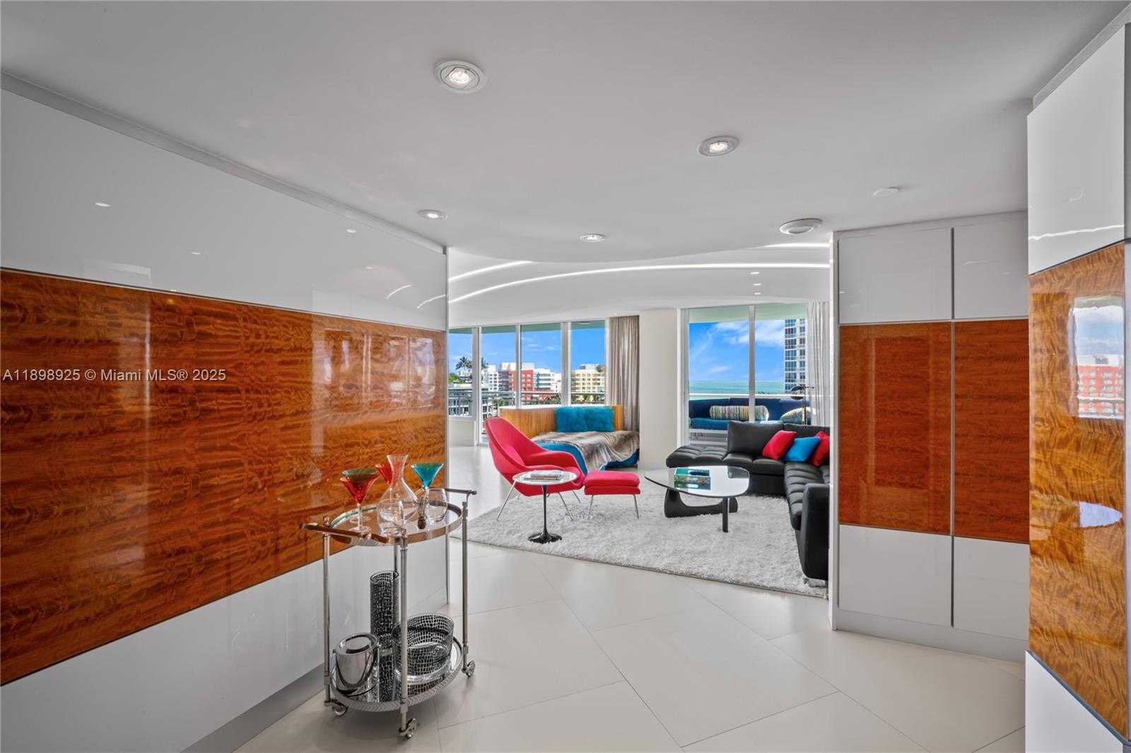 Small Image of 400 SOUTH POINTE DR #910, Miami Beach Number 4