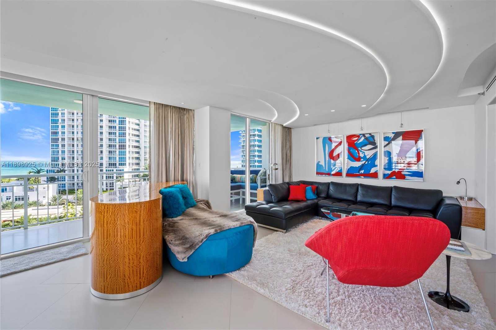 Small Image of 400 SOUTH POINTE DR #910, Miami Beach Number 5