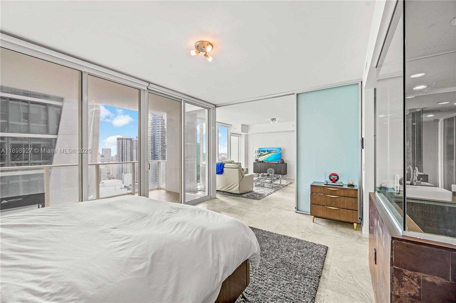 Small Image of 1040 BISCAYNE BLVD #3308, Miami Number 15