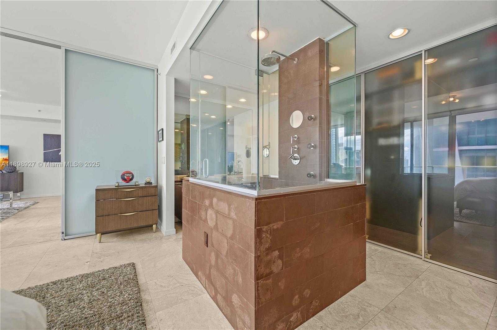 Small Image of 1040 BISCAYNE BLVD #3308, Miami Number 16
