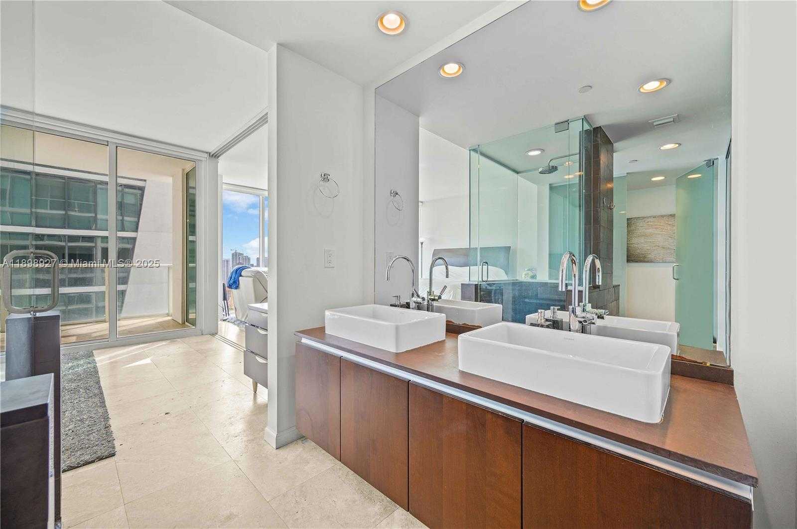 Small Image of 1040 BISCAYNE BLVD #3308, Miami Number 18