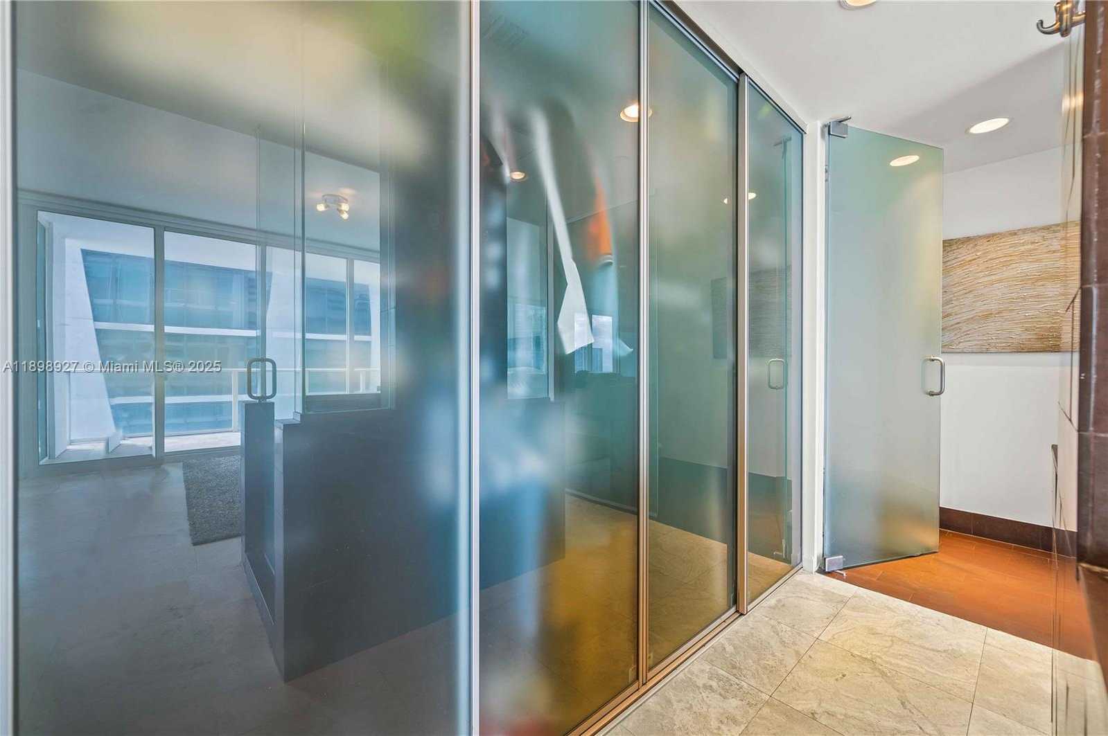 Small Image of 1040 BISCAYNE BLVD #3308, Miami Number 19