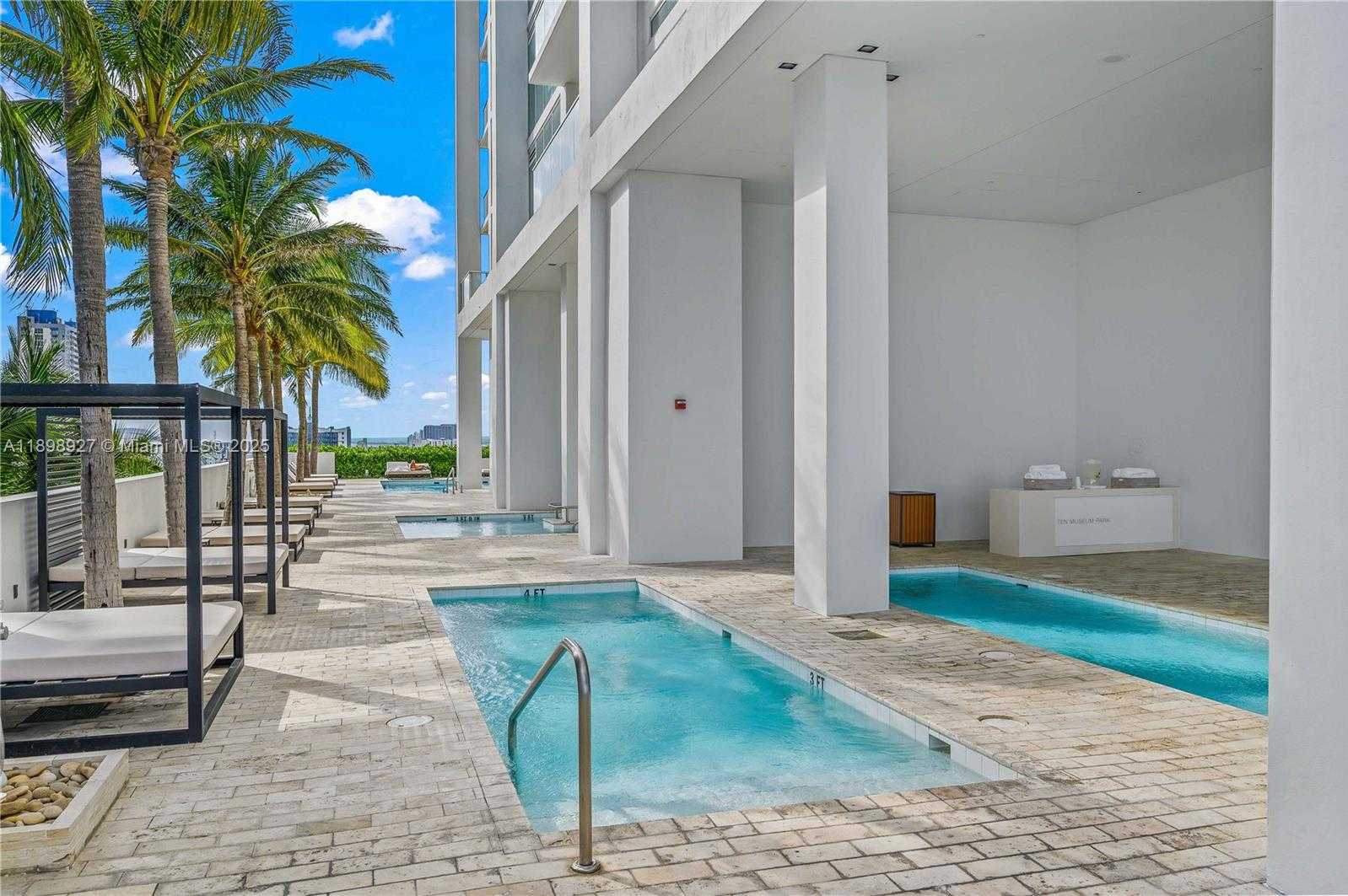 Small Image of 1040 BISCAYNE BLVD #3308, Miami Number 31