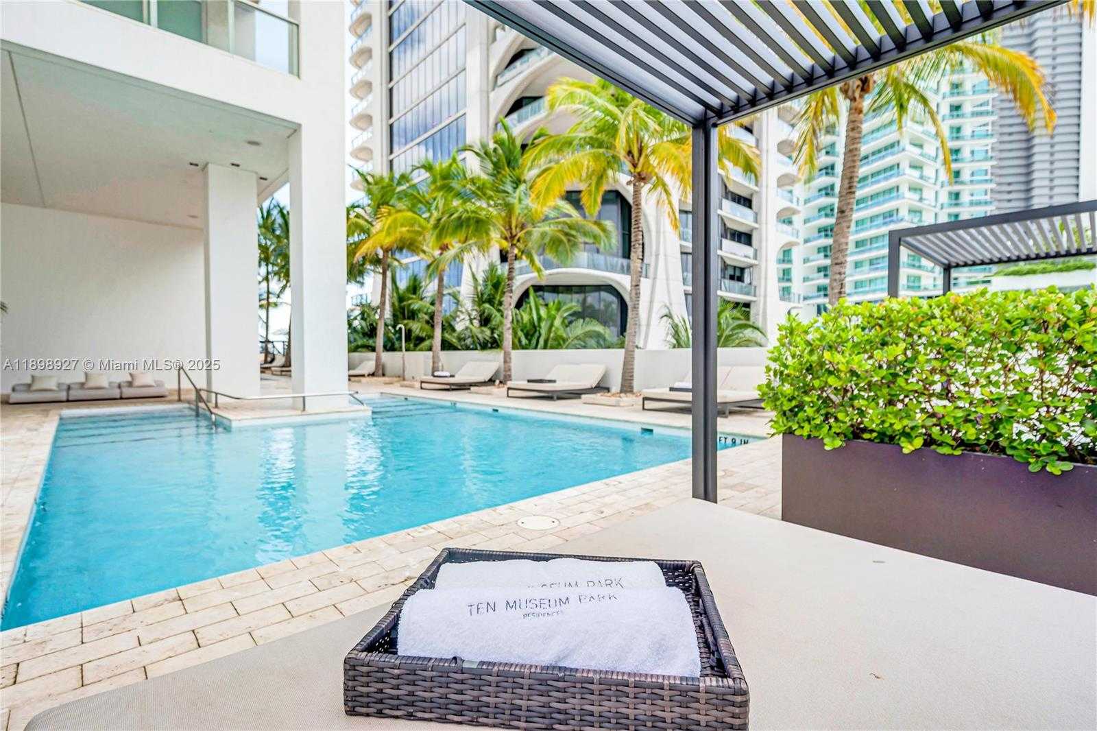 Small Image of 1040 BISCAYNE BLVD #3308, Miami Number 36