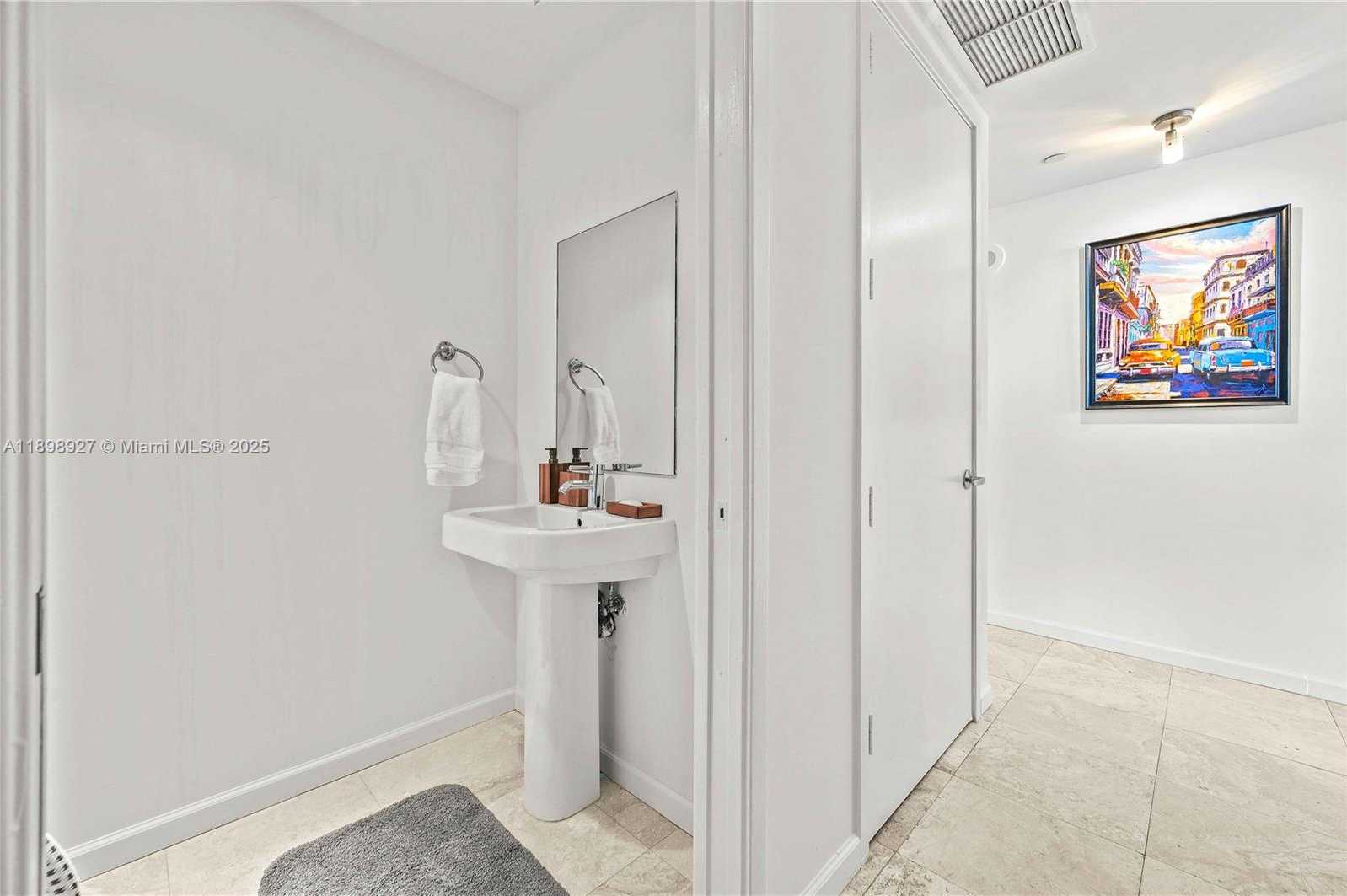 Small Image of 1040 BISCAYNE BLVD #3308, Miami Number 56