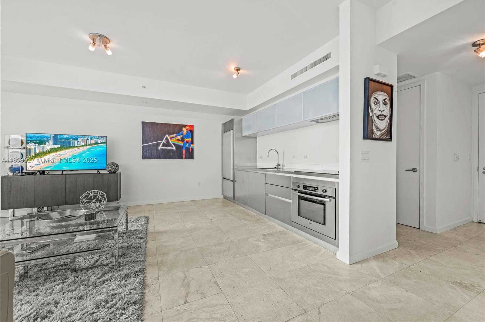 Small Image of 1040 BISCAYNE BLVD #3308, Miami Number 6