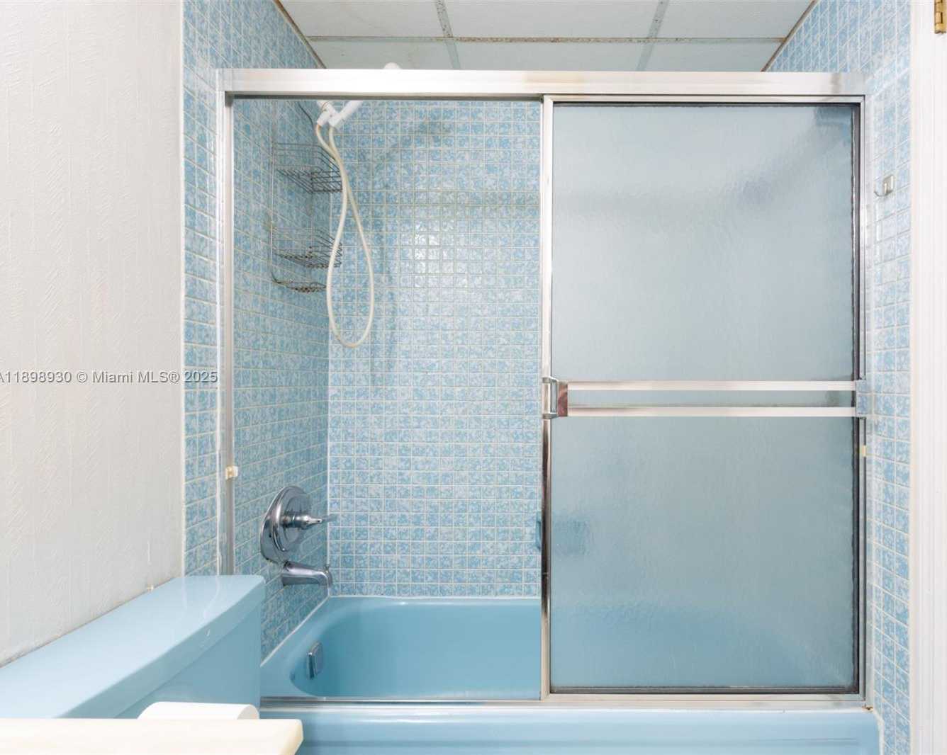 Small Image of 1005 COUNTRY CLUB DR #408, Margate Number 12