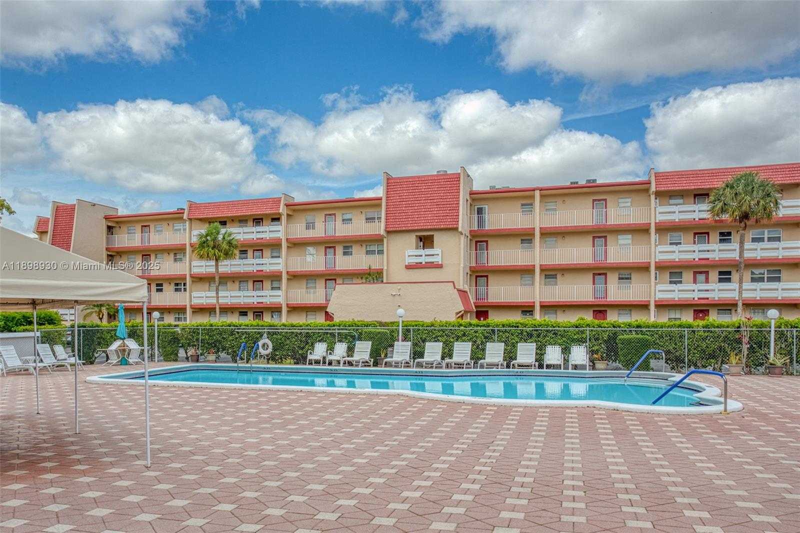 Small Image of 1005 COUNTRY CLUB DR #408, Margate Number 17