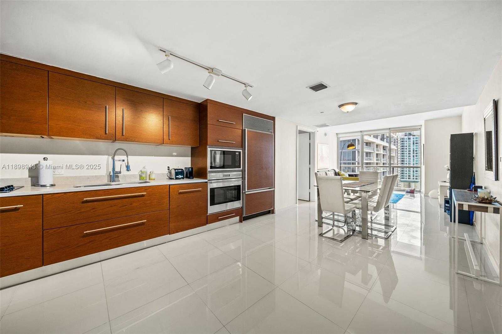 Small Image of 485 BRICKELL AVE #2611, Miami Number 17