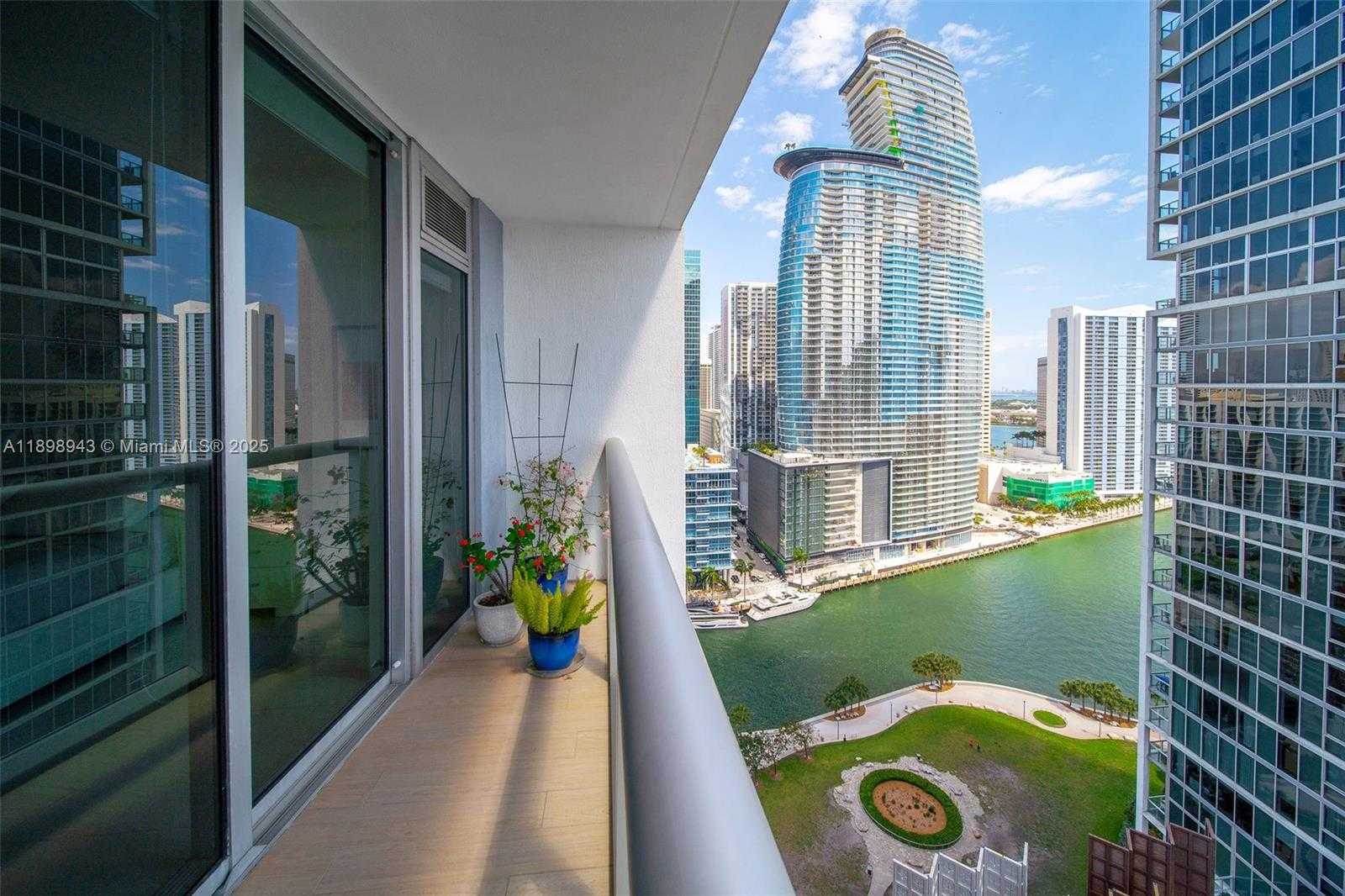 Small Image of 485 BRICKELL AVE #2611, Miami Number 5