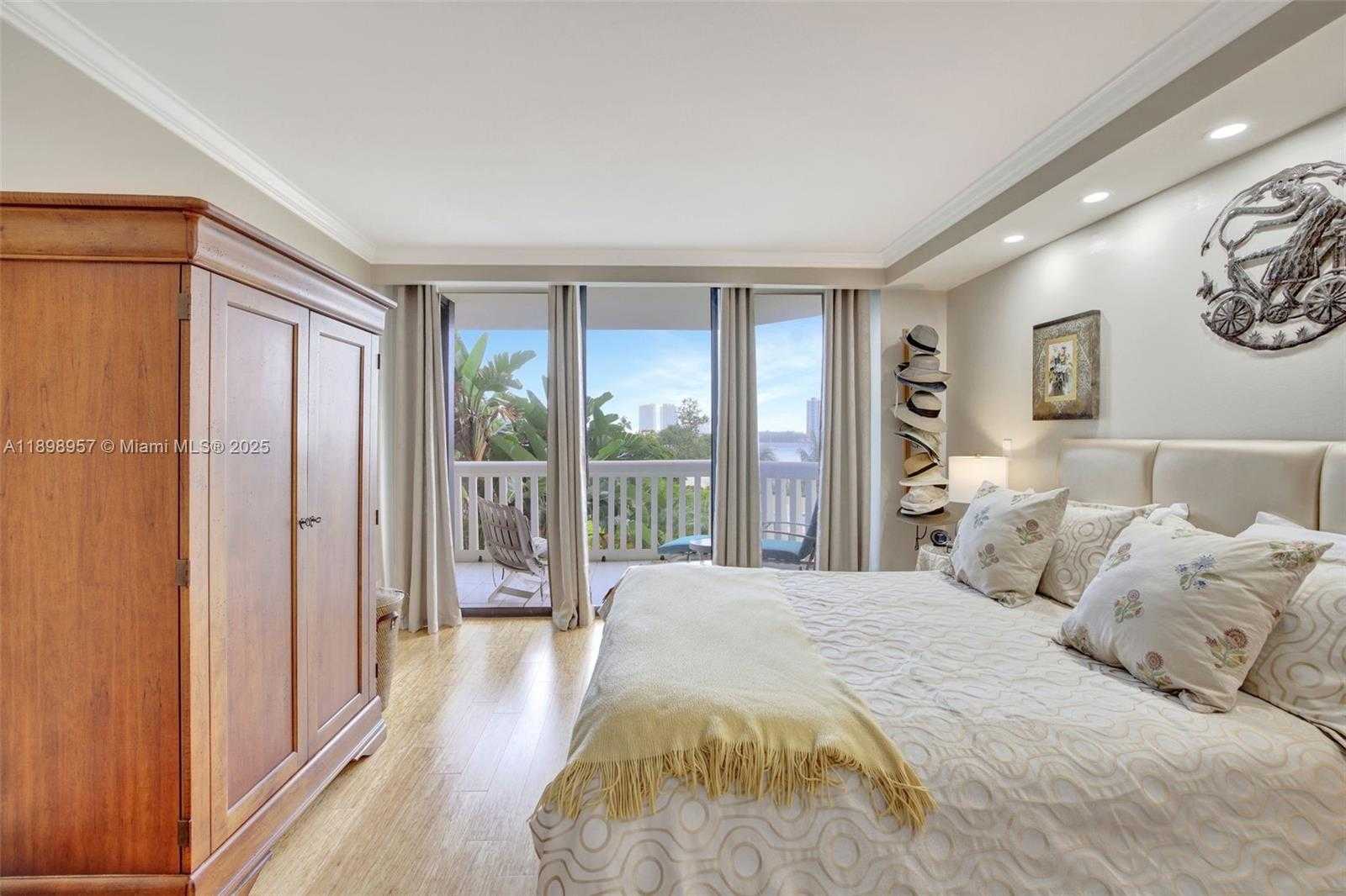 Small Image of 1000 ISLAND BLVD #302, Aventura Number 17