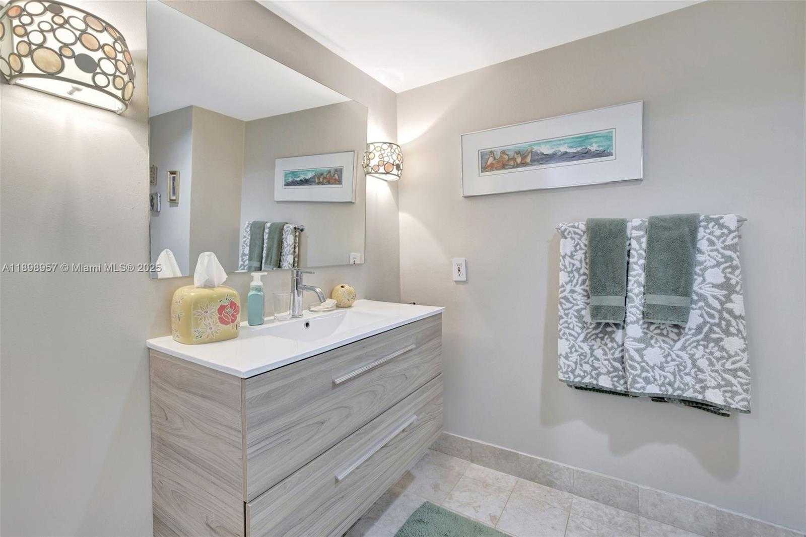 Small Image of 1000 ISLAND BLVD #302, Aventura Number 31