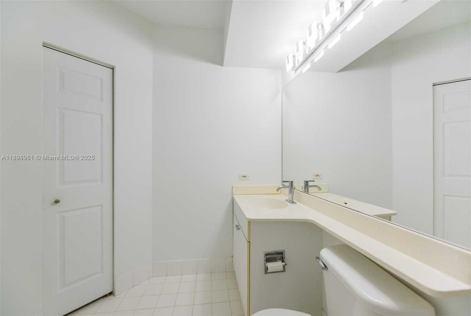 Small Image of 17100 NORTH BAY RD #1614, Sunny Isles Beach Number 38