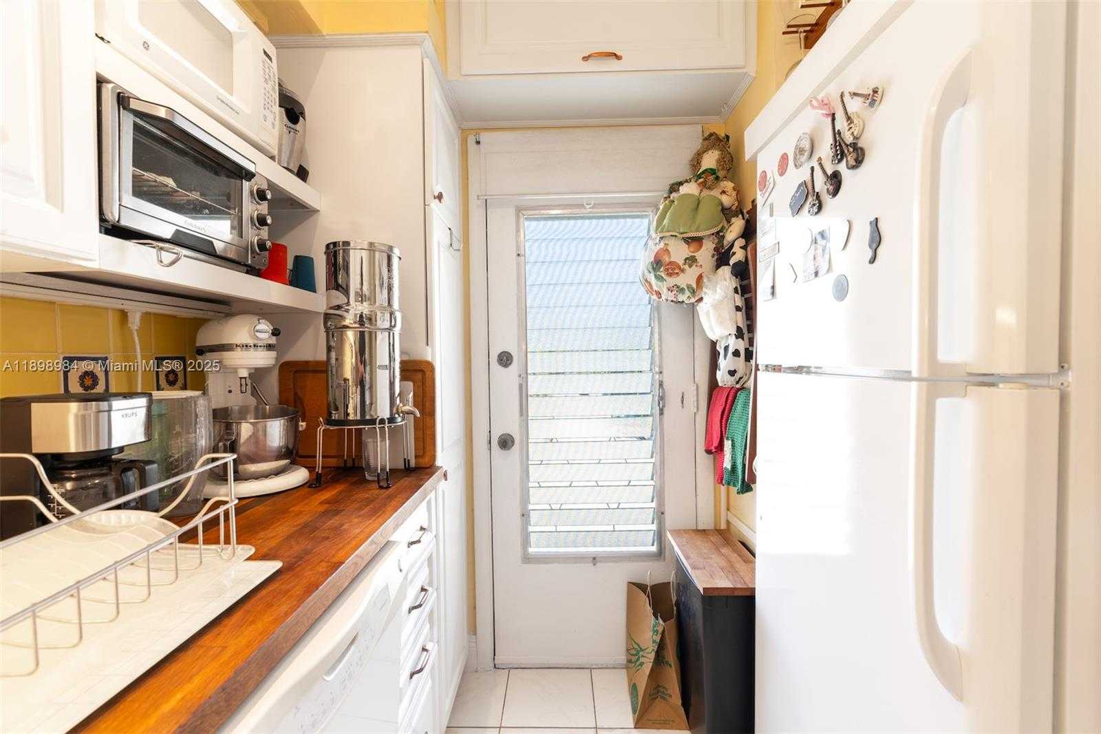 Small Image of 2500 DIANA DR #305, Hallandale Beach Number 10