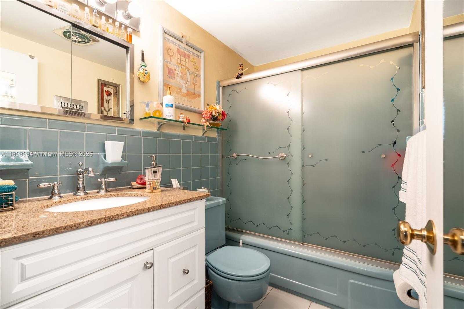 Small Image of 2500 DIANA DR #305, Hallandale Beach Number 13