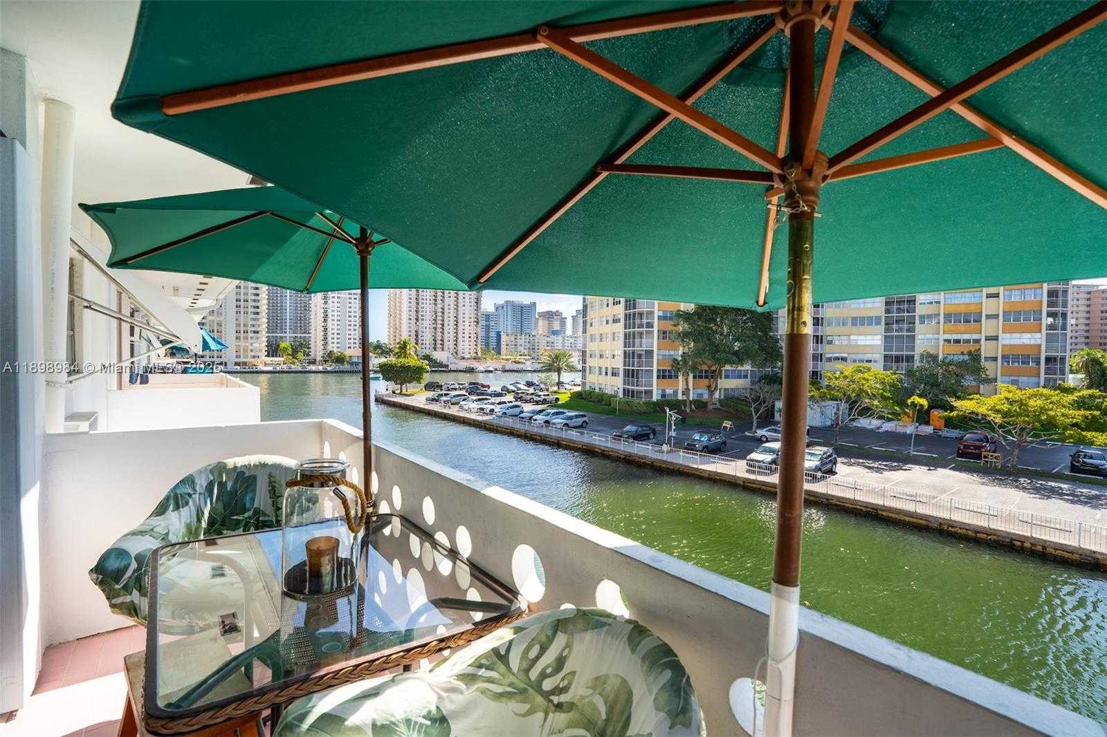 Small Image of 2500 DIANA DR #305, Hallandale Beach Number 14