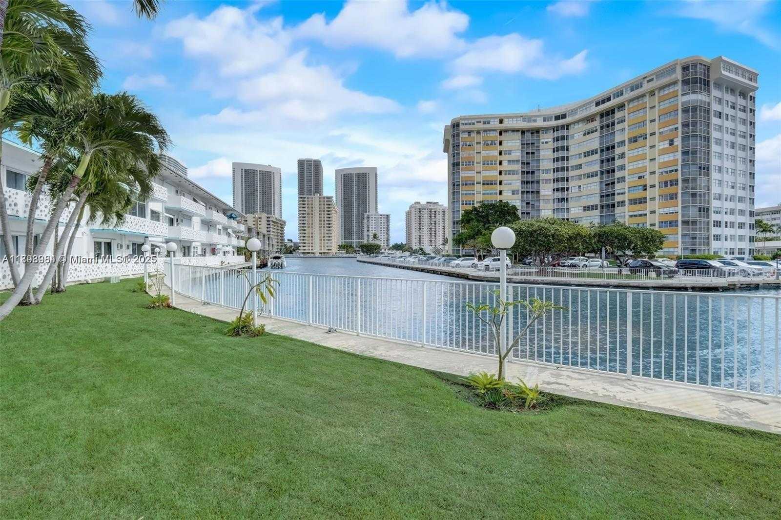 Small Image of 2500 DIANA DR #305, Hallandale Beach Number 17