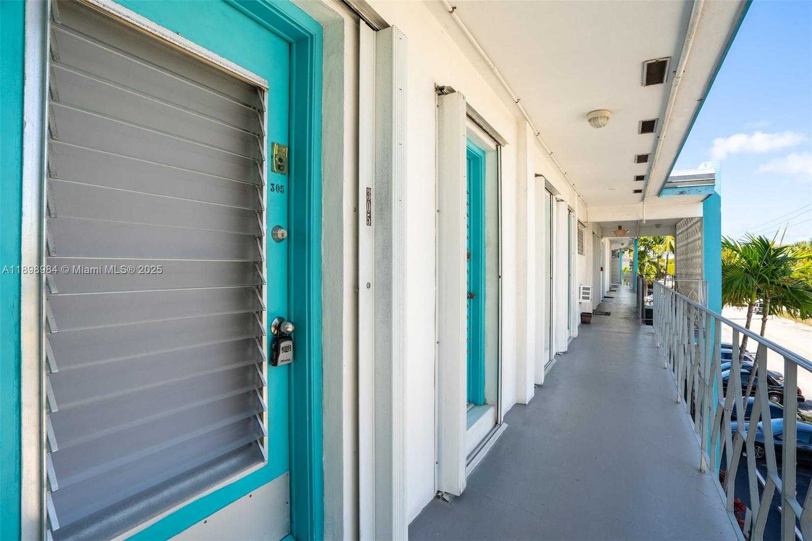 Small Image of 2500 DIANA DR #305, Hallandale Beach Number 4